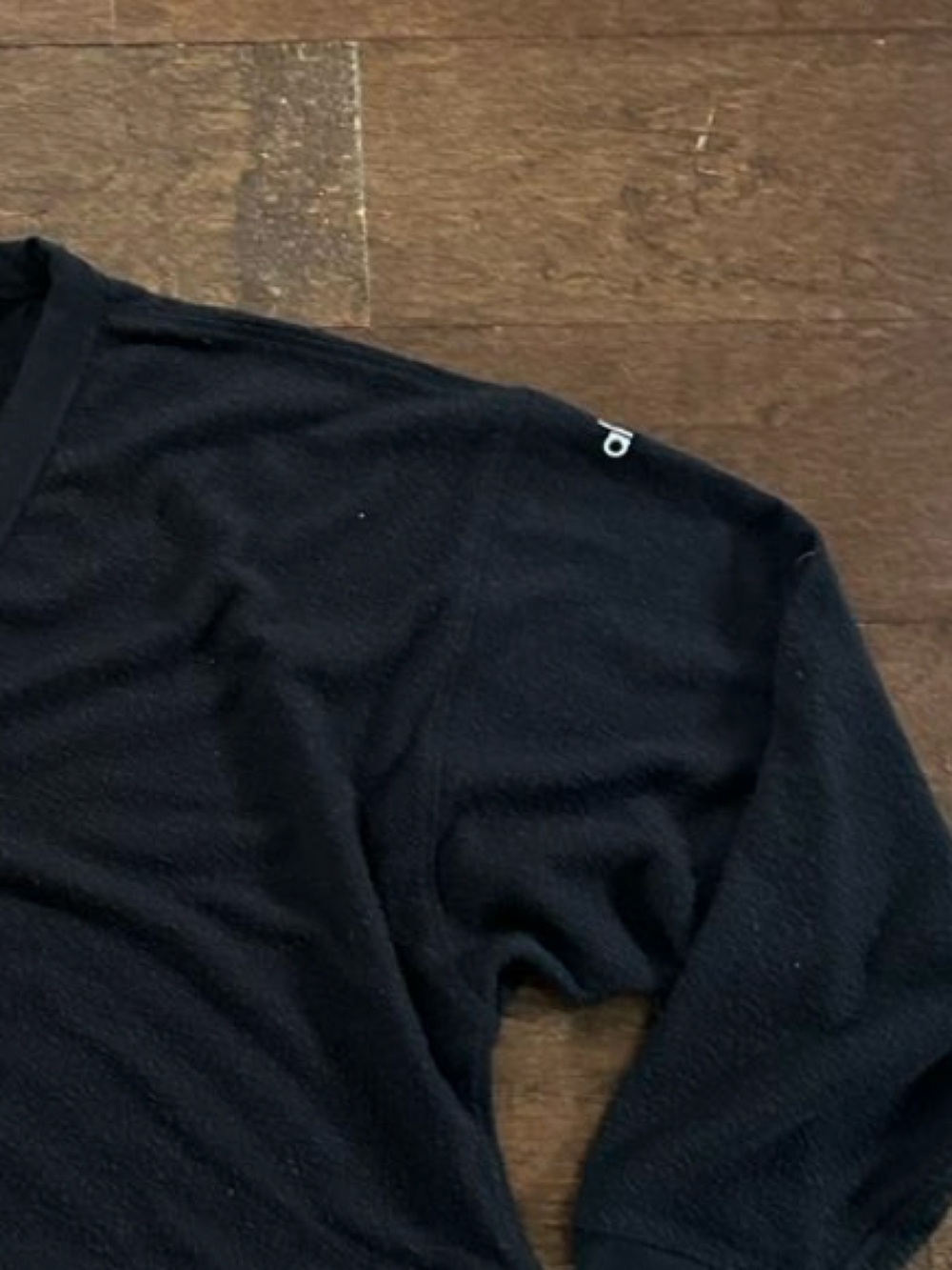 ALO Yoga Black Henley Pullover Cropped Size Small-EUC - Picture 9 of 9